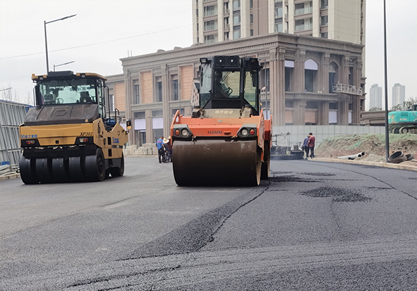 天府新区市政道路工程沥青铺筑